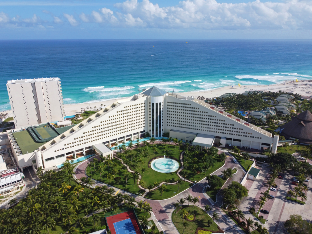The icon structure of Iberostar Selection Cancun and its fine front landscape, considered as one of the best all-inclusive resorts in Cancun for families