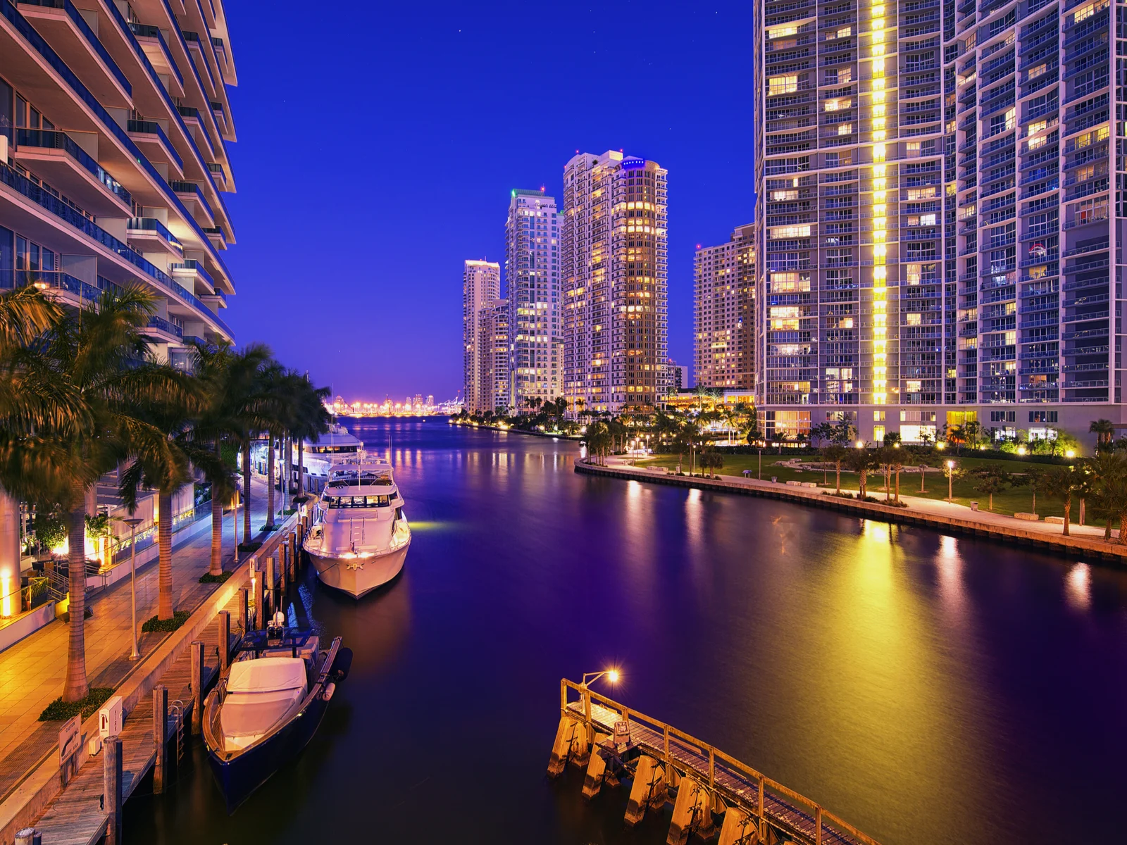 Night view of the canal between large buildings during the least busy time to visit Miami