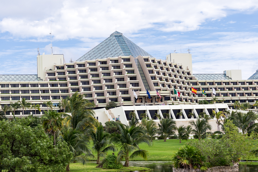 Image of the pyramid structure of the Grand Oasis All-Inclusive Resort for families in Cancun, which ranks as one of the top destinations