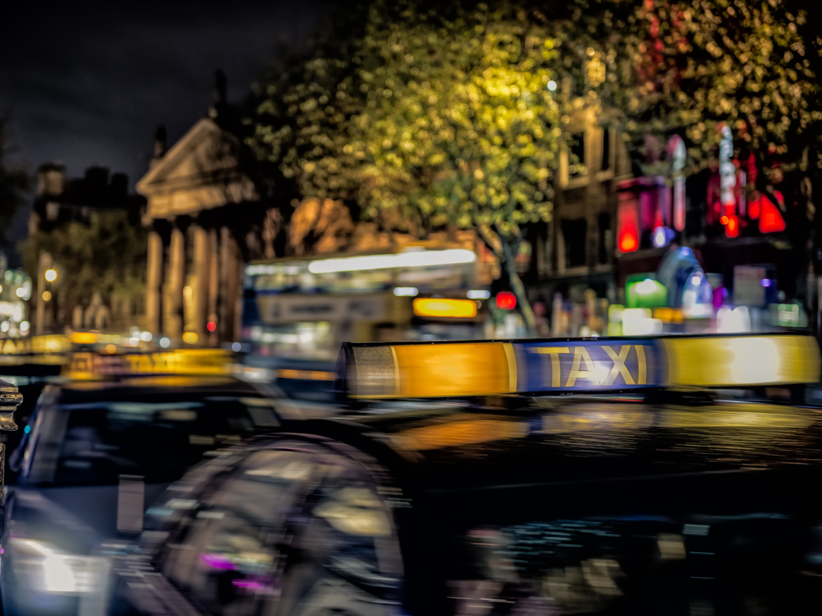 Taxi in Trinity Collage at night during the best time to visit Ireland