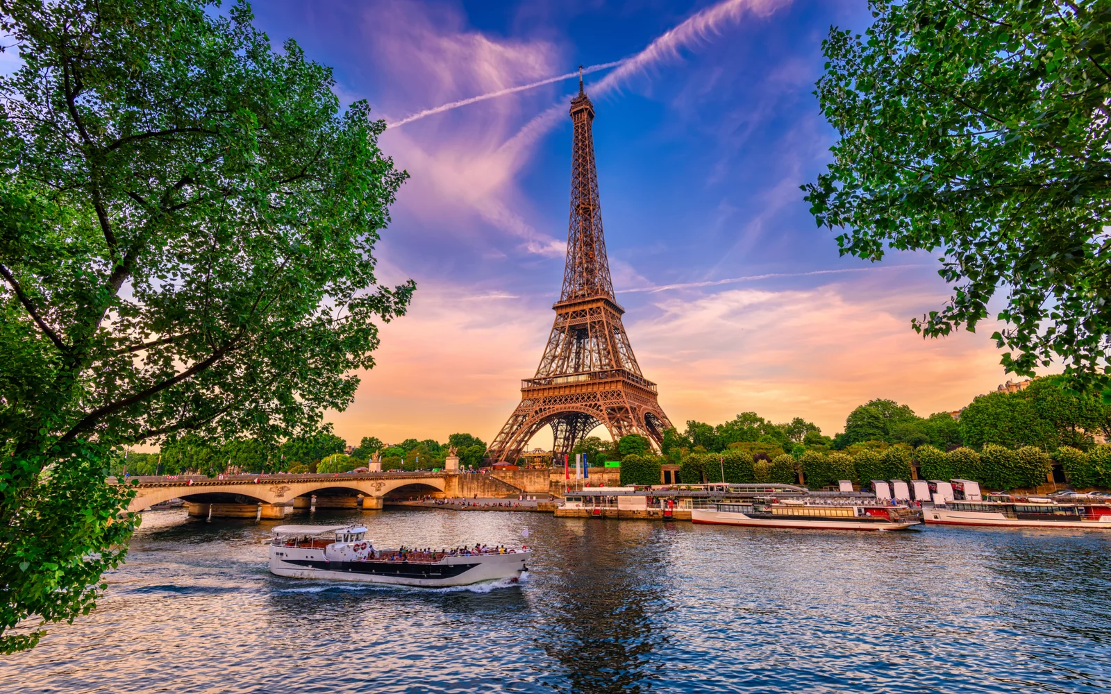 📅 The Best & Worst Times to Visit Paris in 2023