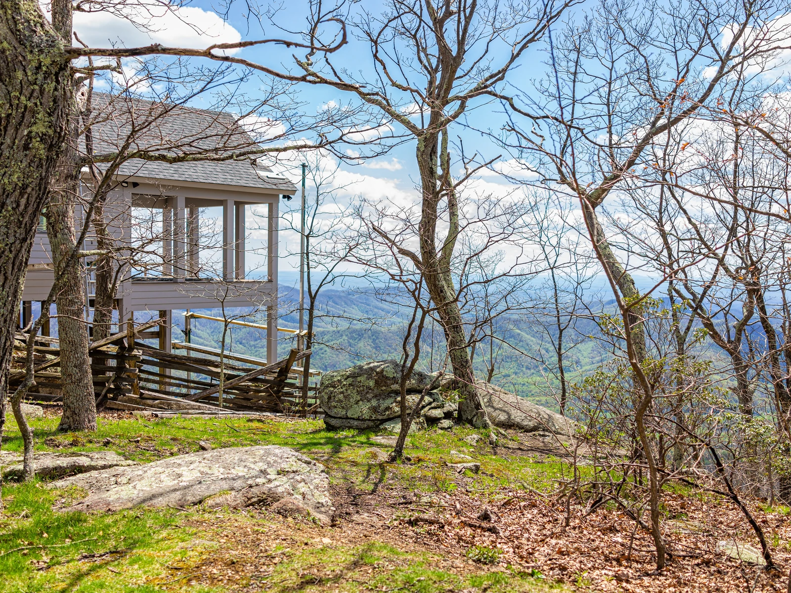 Single family mountain vacation rental pictured for a piece on the best Airbnbs in Virginia