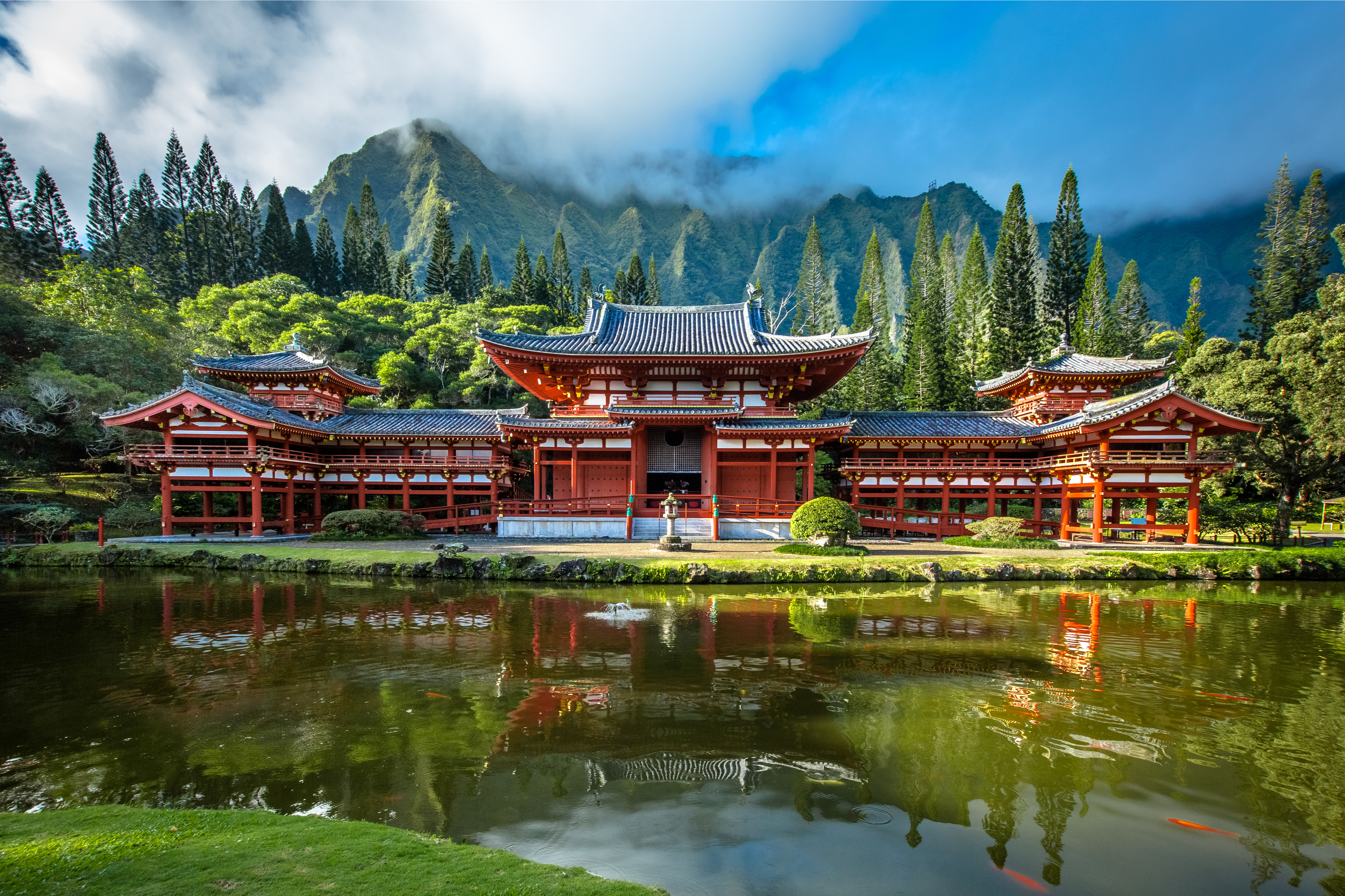 The Byodo-In Temple in Valley of the Temples reflected on its algae-infested ponds with relaxing scenery of misty peak mountains, meditating here is among the best things to do in Oahu