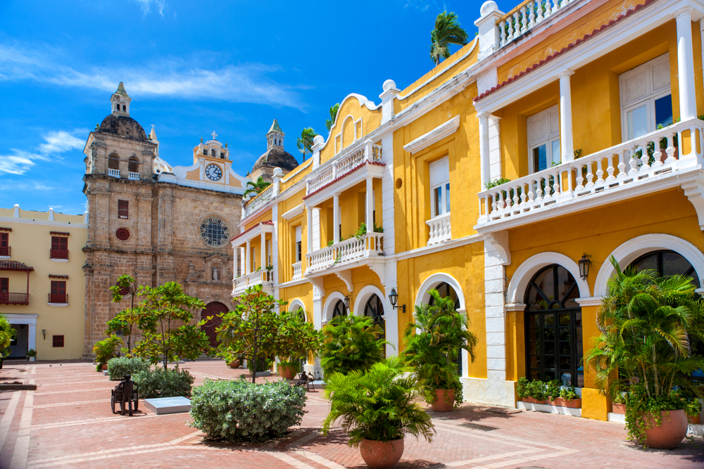 City square showing the best time to visit Cartagena de Indias during the dry season
