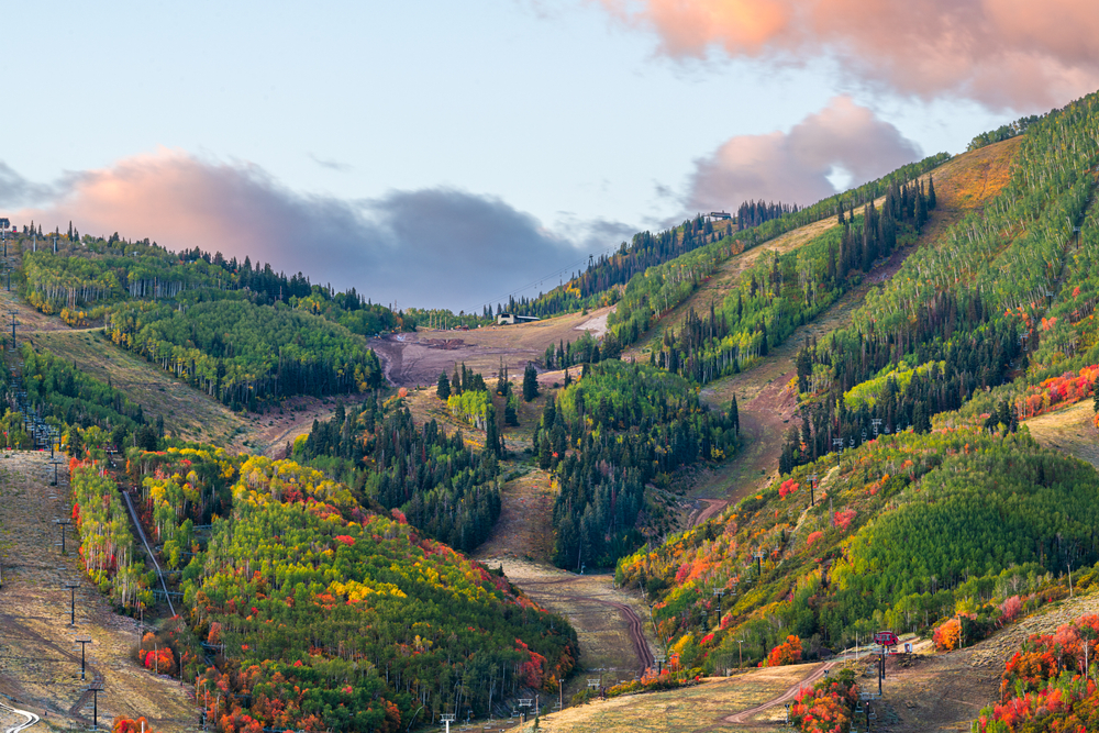 Empty ski slopes during the fall or the least busy time to visit Park City Utah