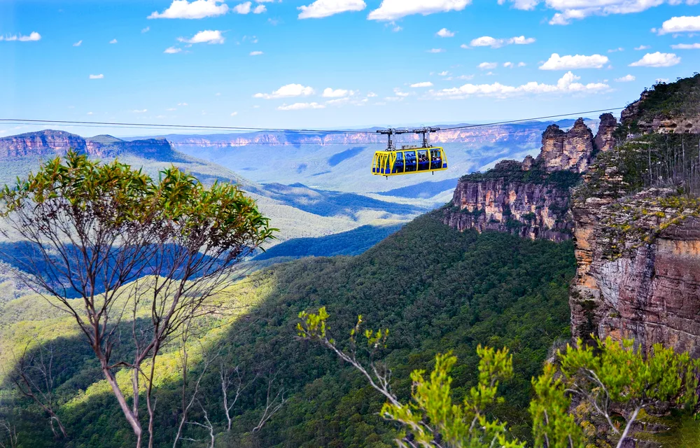 Yellow cablecar high up over the Blue Mountains