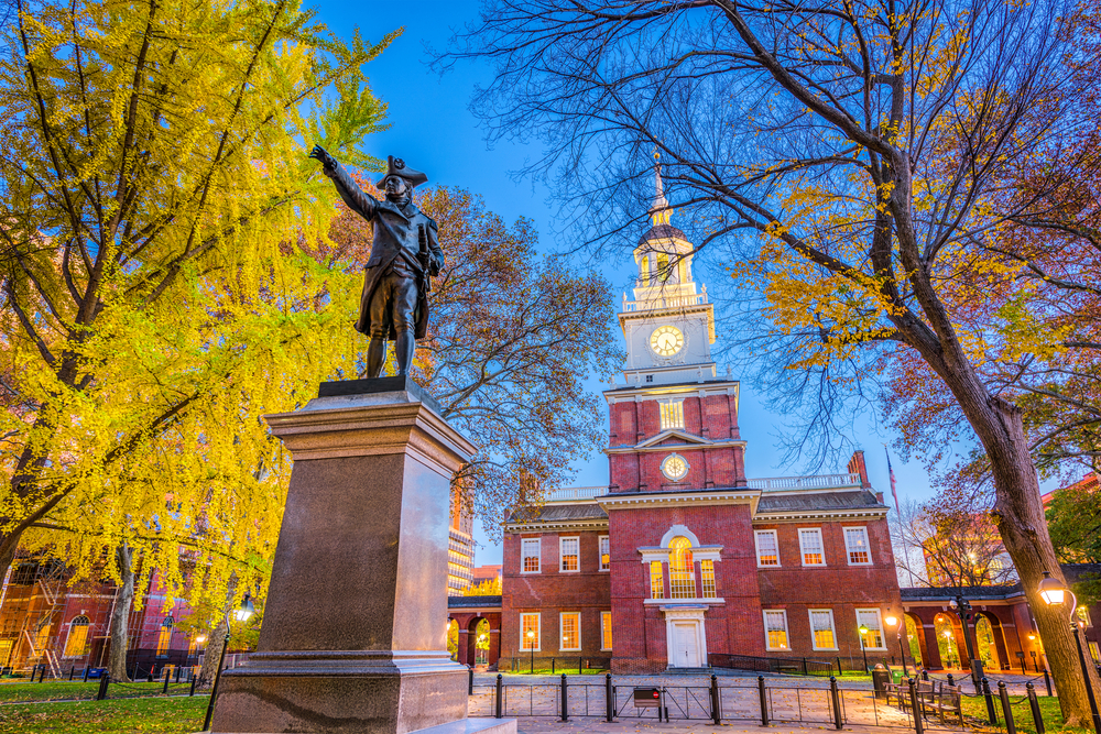 View of historic Independence Hall to show the cheapest time to visit Philadelphia