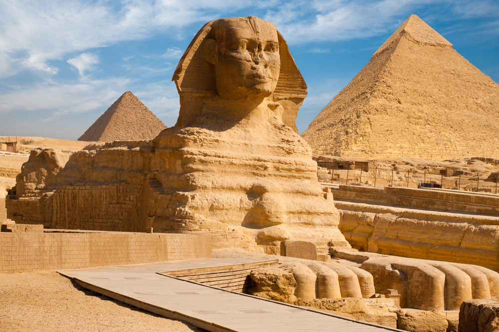 Giant sculpture of the Great Sphinx and the three pyramids of Giza, one of the best places to visit in Egypt