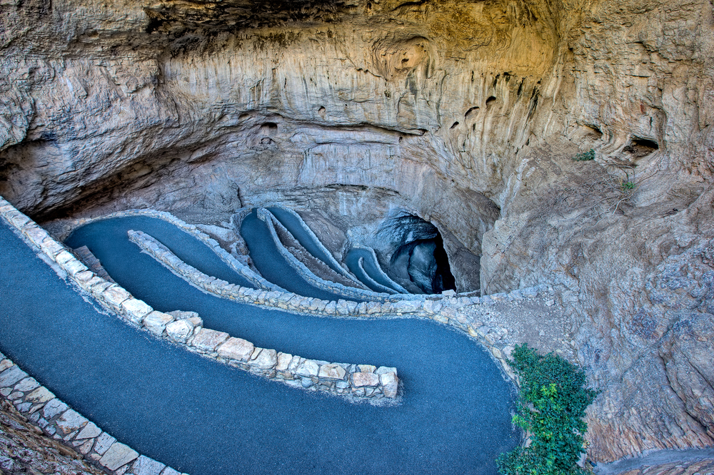Switchbacks going back and forth down a steep hill leading to the entrance to the Carlsbad Caverns