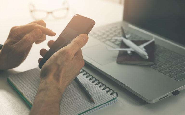 sites to book flights and hotels