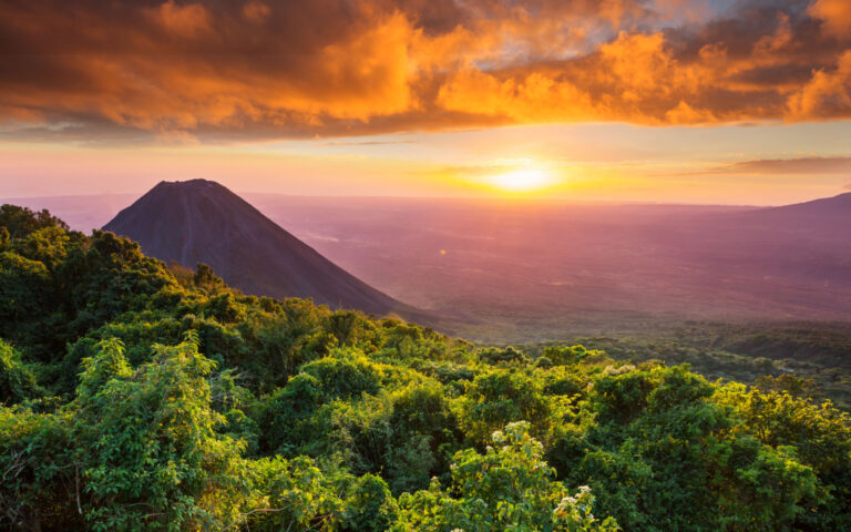 The Best Worst Times To Visit El Salvador In 2024 Our Take   Shutterstock 1648483984 768x480 