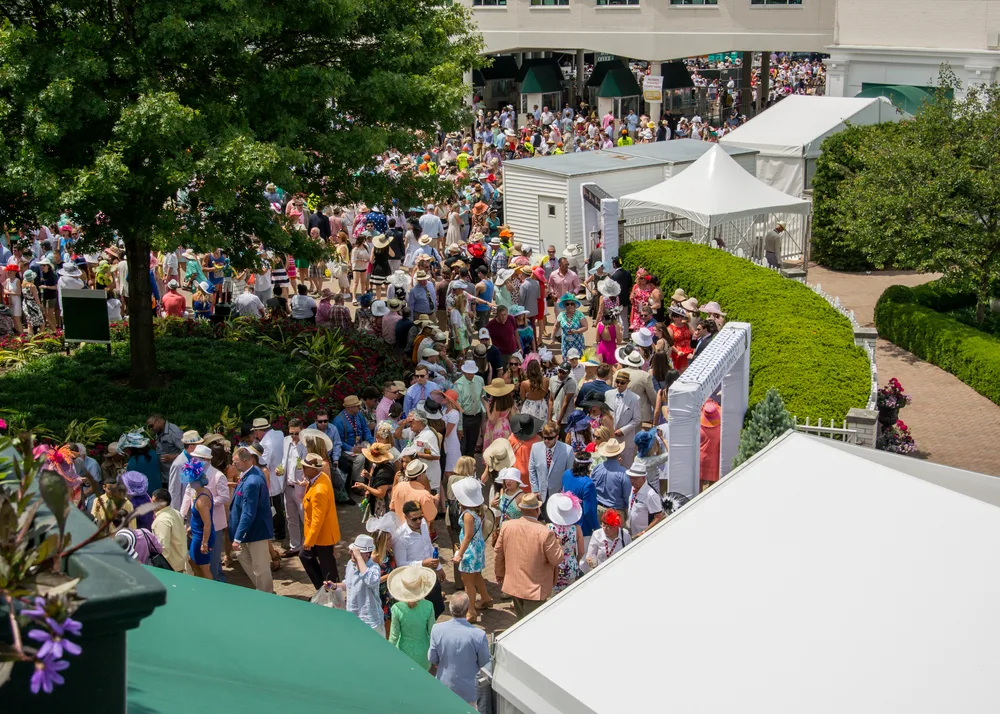 Image of heavy crowds walking around Louisville Downs during the summer, the worst time to visit Kentucky