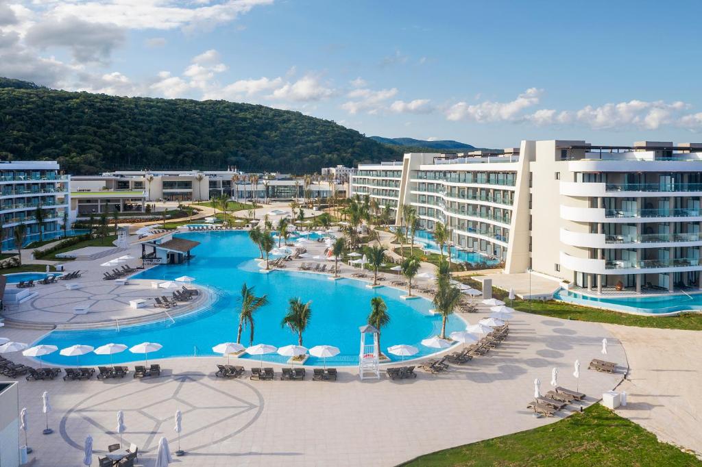 Breathtaking grounds of one of Jamaica's best all-inclusive resorts in Spring Rises, Ocean Coral Spring Resort