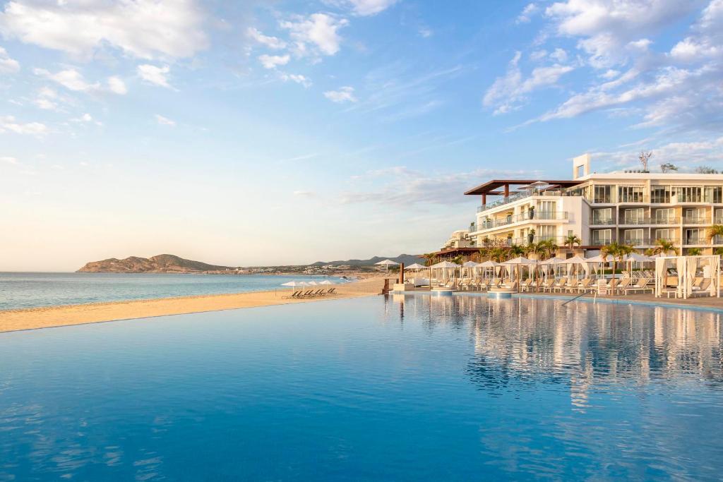Pool overlooking the ocean at the Le Blanc in Los Cabos, one of the best all-inclusive resorts in Mexico