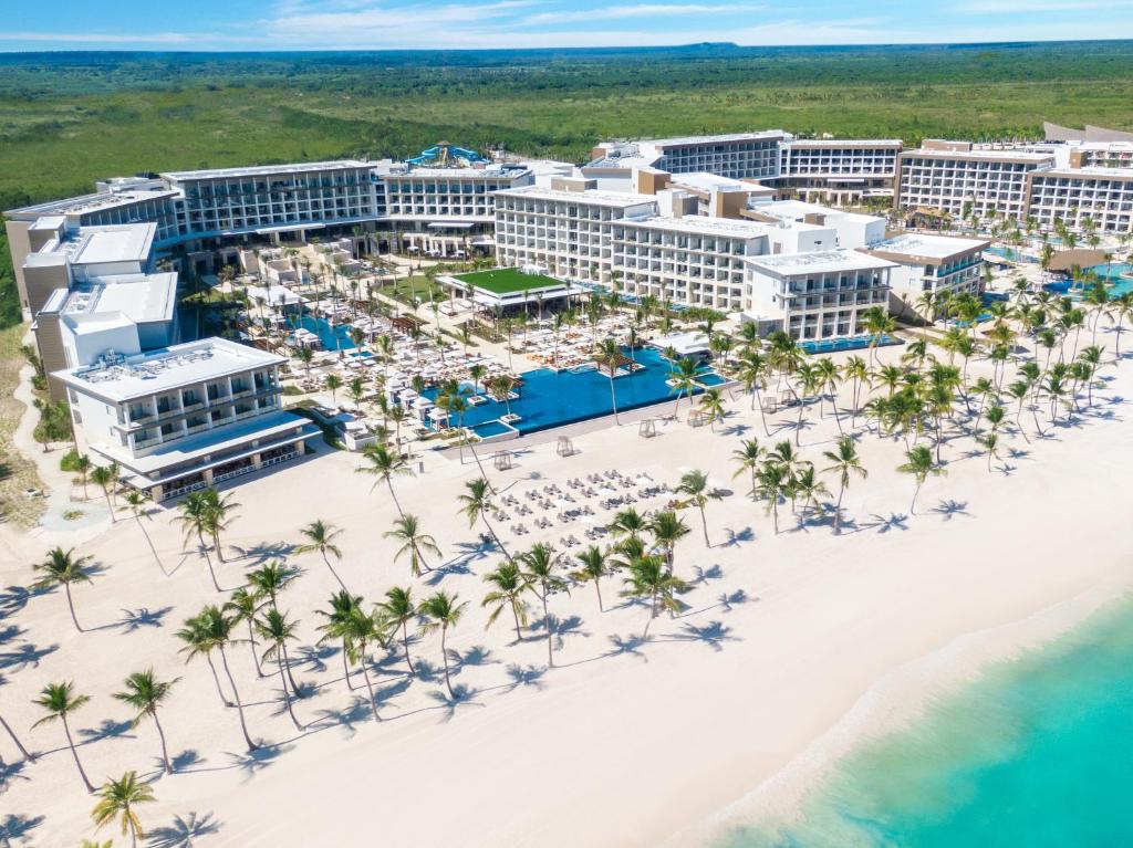 Stunning pool and ocean view of the Hyatt Zilara Cap Cana, one of the best all-inclusive resorts in Punta Cana