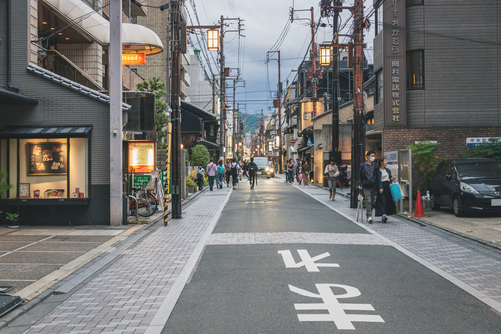 People mulling about the modern and historic town of Kyoto just before the pandemic