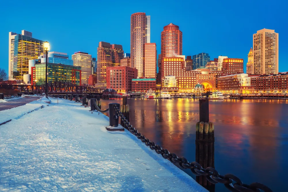 Photo of the skyline of Boston in the middle of winter, the overall worst time to visit Massachusetts