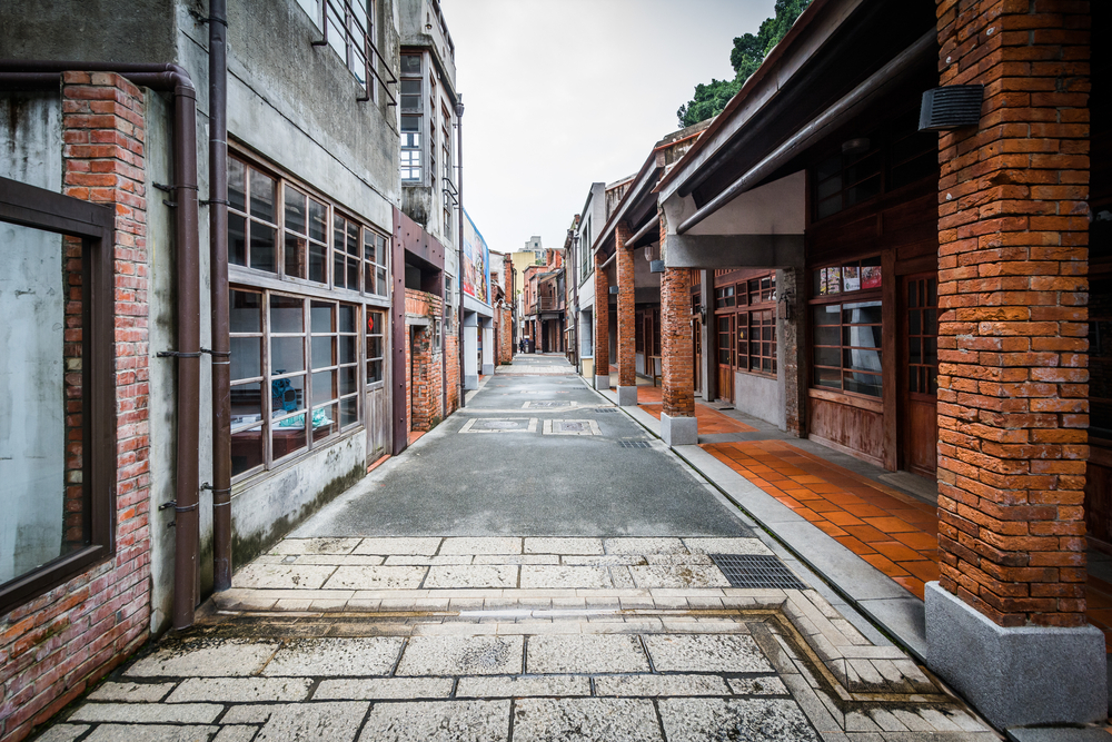 To illustrate the most dangerous areas in Taiwan, a photo of the eerily empty streets of the Wanhua District in Taipei