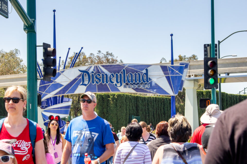 💲 What a Trip to Disneyland Costs in 2024 | Average Prices