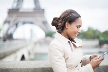 DOES IT COST TO TEXT IPHONE TO IPHONE INTERNATIONALLY visual data 2