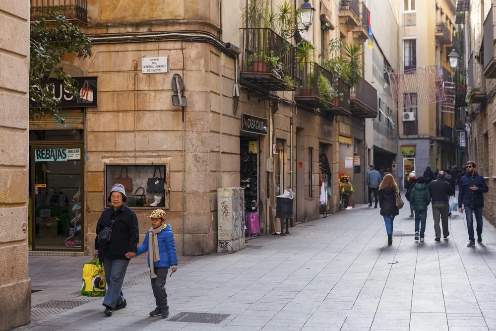 Photo of people walking through Raval, one of Barcelona's sketchy areas at night