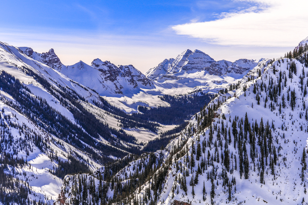 Maroon Bells mountains in Aspen, Colorado covered in snow for a list of the best places to visit in the US during winter