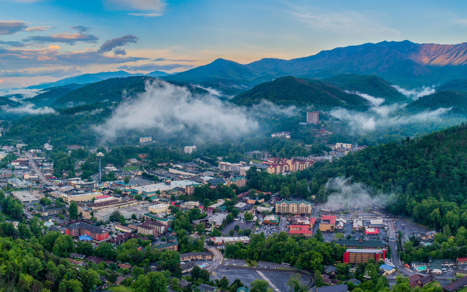 What a Trip to Gatlinburg Costs in 2024 | Average Prices