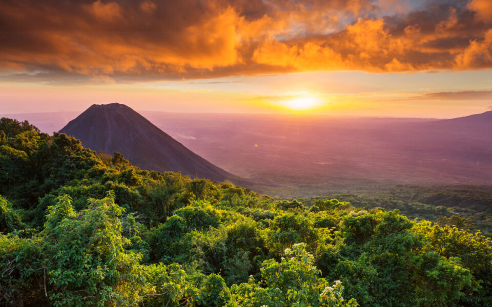 25 Fun Facts About El Salvador Our Favorites In 2024   Shutterstock 1648483984 960x600 