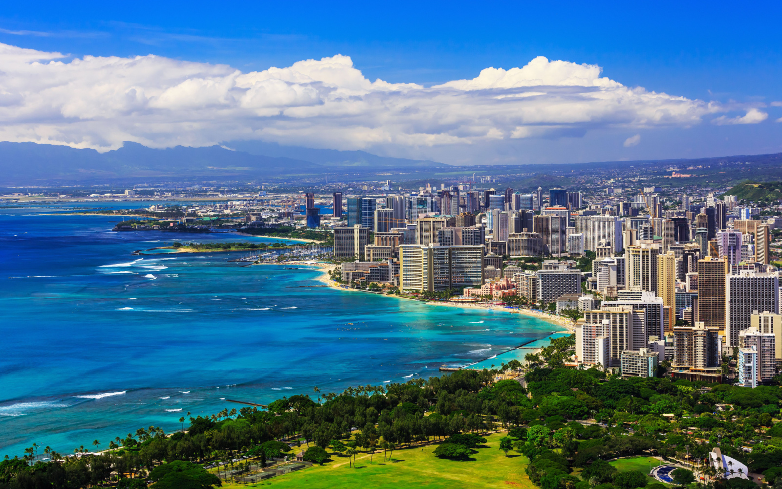 How Many People Live in Hawaii? (Updated Population for 2024)
