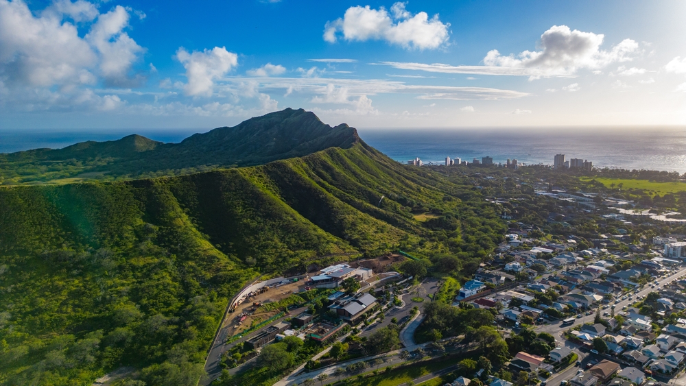 Aerial view of Diamond Head crater and Honolulu city in Oahu, Hawaii for a list of the 7 airlines that fly into Hawaii from North America