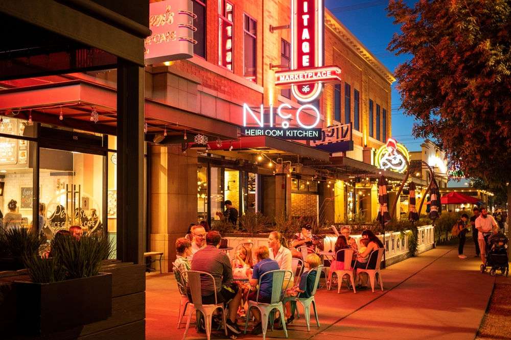 People dining out in Gilbert, Arizona during the best time to visit the state