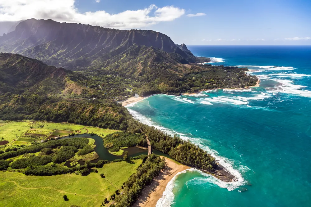 Beautiful aerial view of the Kauai coast during a helicopter tour for an article depicting which airlines fly to Hawaii