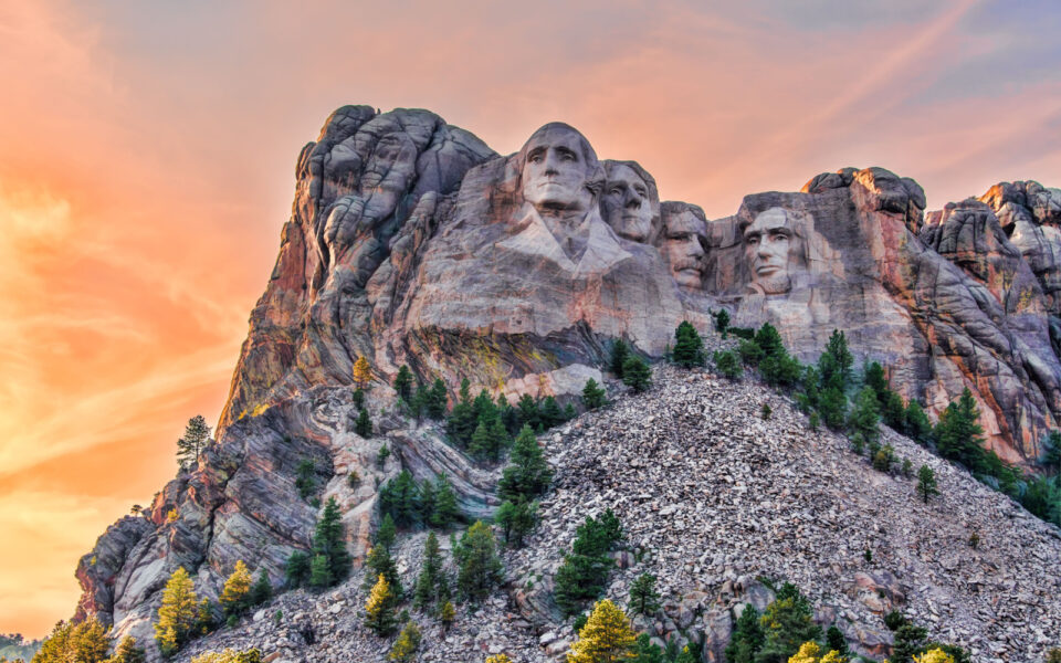 The Best Worst Times To Visit Mount Rushmore In 2024   Shutterstock 1651411150 960x600 