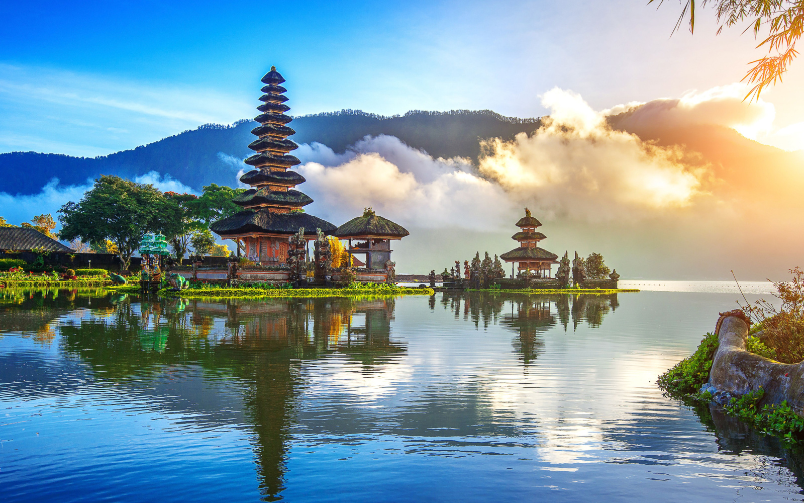 The Best & Worst Times to Visit Indonesia in 2024