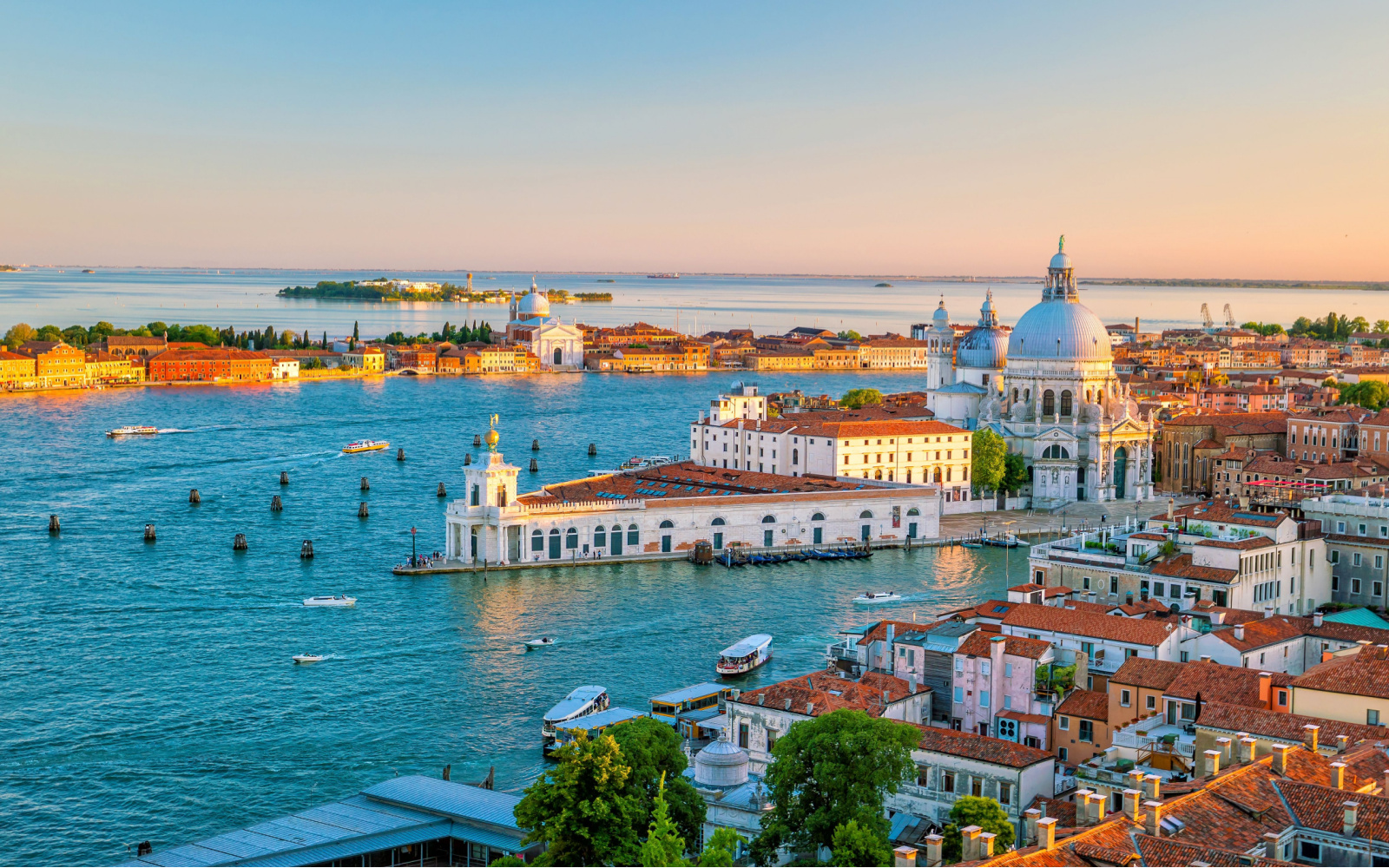 The Best & Worst Times to Visit Venice in 2024 (Our Take)