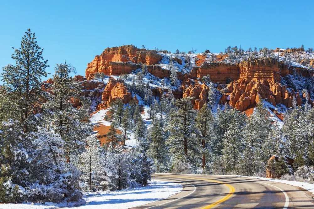 Colorful pink rocks in Bryce Canyon pictured during the overall worst time to visit, the winter, with snow blanketing the rocks