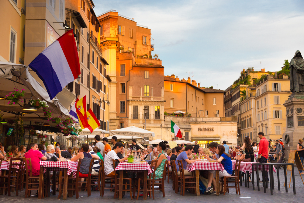 Photo of crowds dining at the Piazza Campo De Fiori in Rome pictured during the summer, the overall worst time to visit Rome