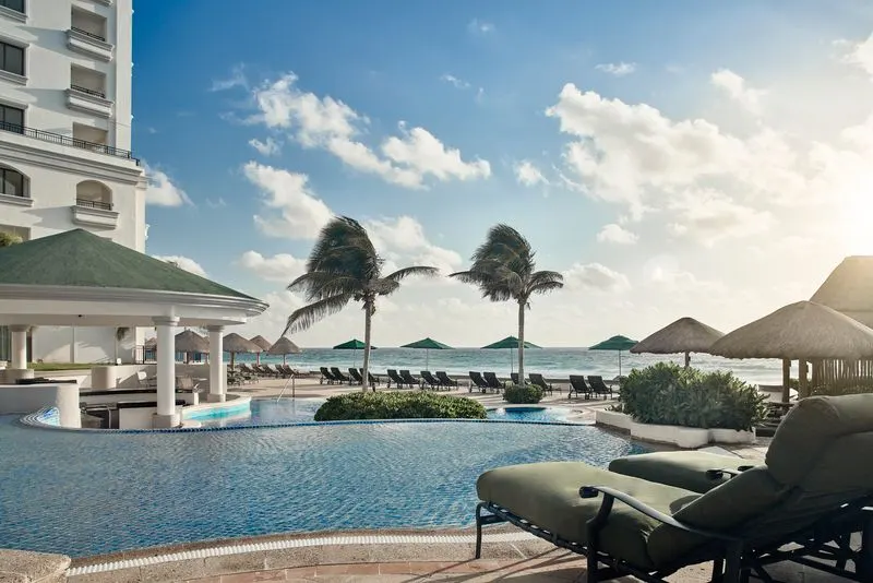 JW Marriot pool as a feature on the best luxury resorts in Cancun