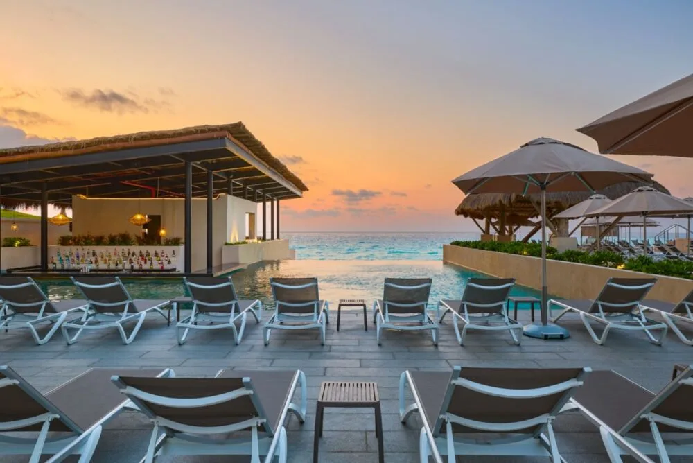 Marriott Cancun pool deck