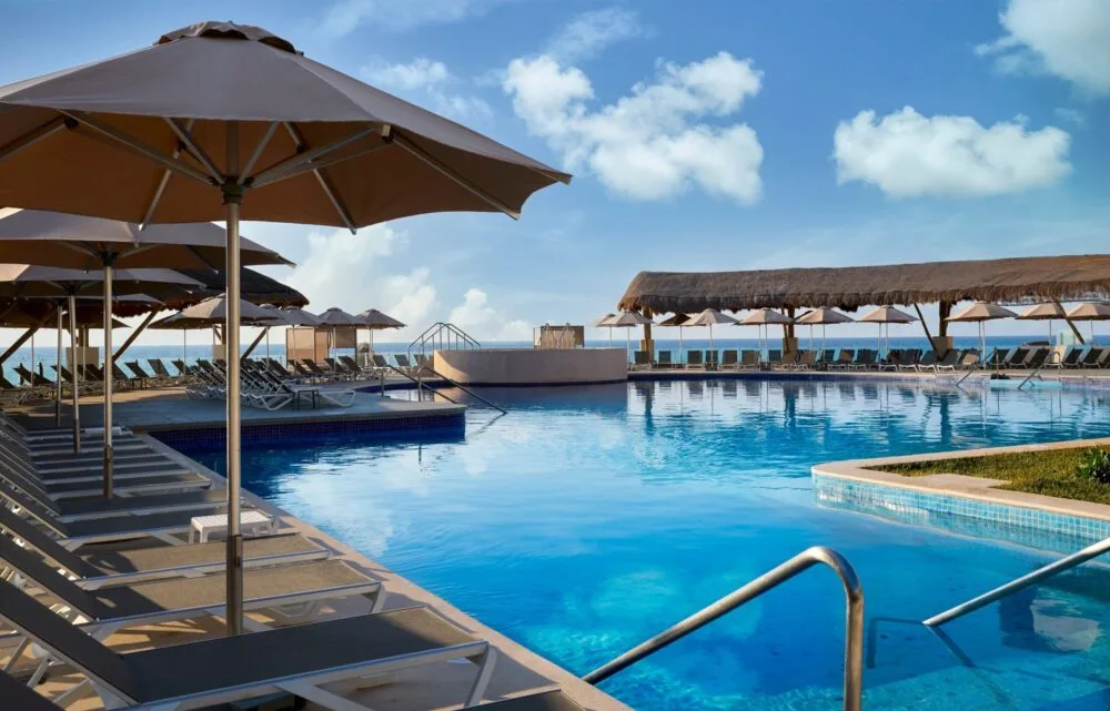 Marriott Cancun pool