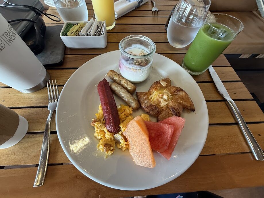Breakfast and juice at Unico 2087 restaurant